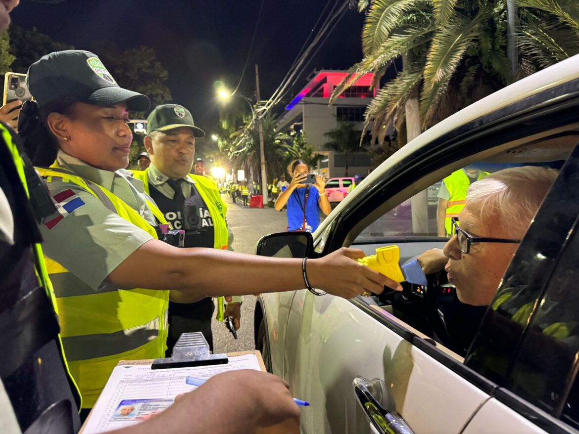 DIGESETT y el INTRANT inician pruebas de alcoholemia a 177 conductores para reducir accidentes