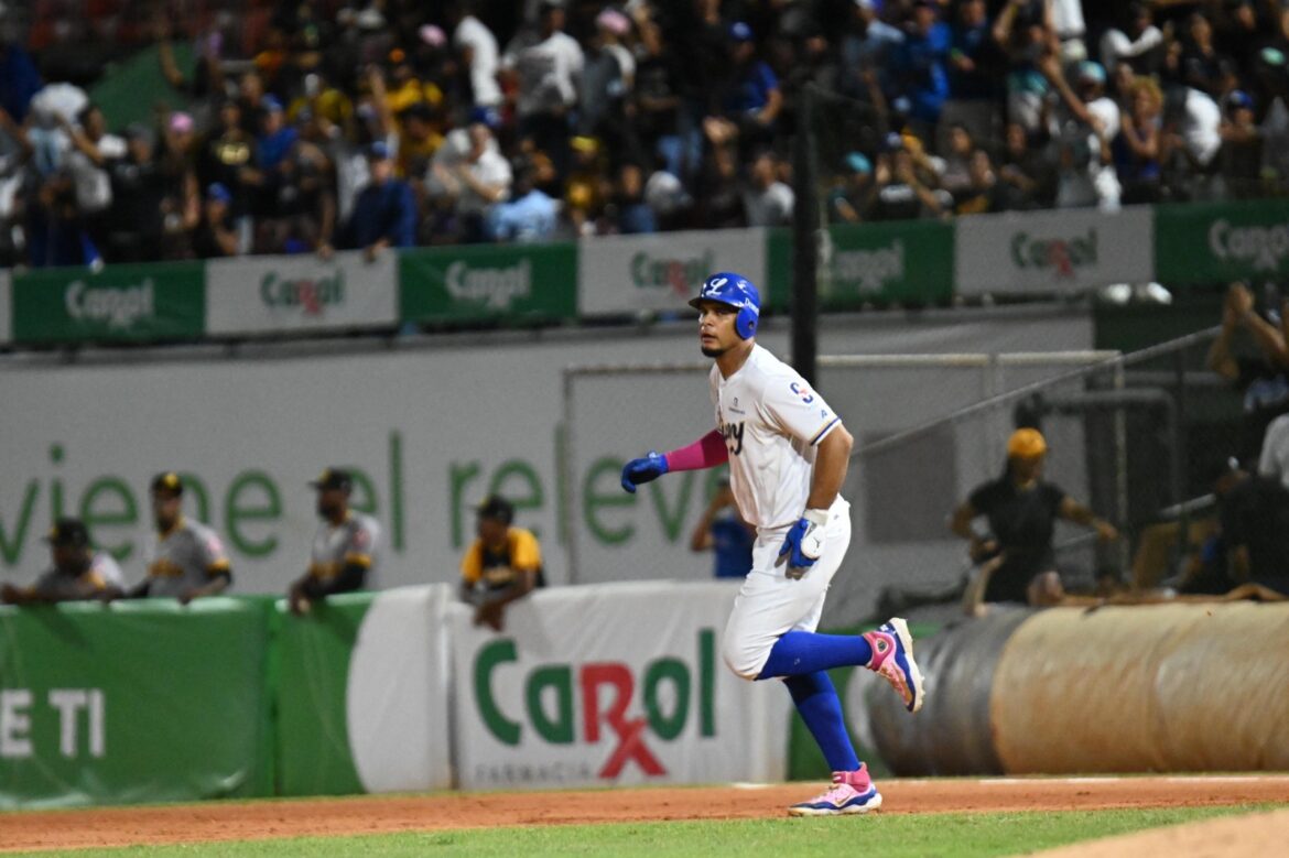 Ramón Hernández y Steven Moyers son los Peloteros Estrellas de la Semana