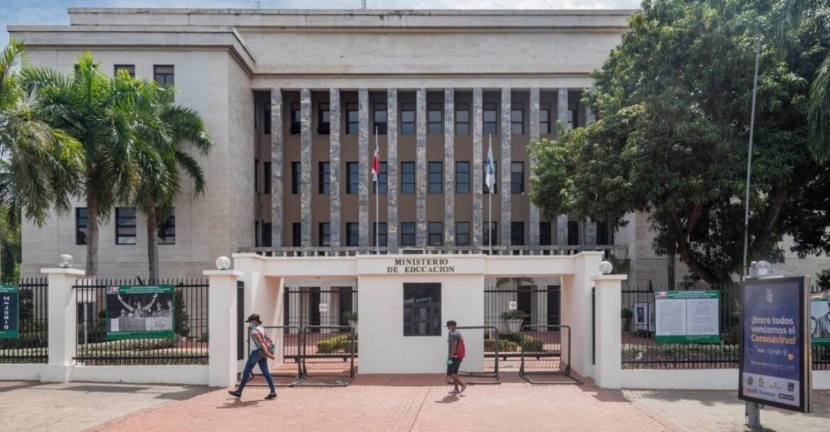 Jueza ordena al MINERD nombrar inmediatamente las plazas vacantes en escuela de Azua