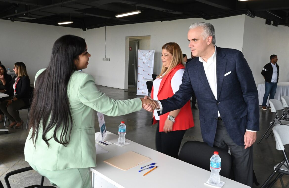 Impulsan la inserción laboral femenina con apoyo al programa Mujer Digital