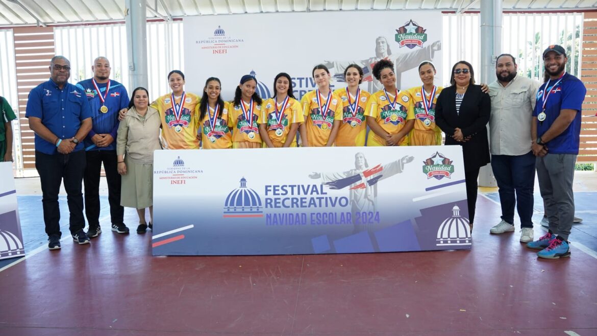 Colegio San José gana en ajedrez y voleibol del Festival Recreativo Navidad Escolar INEFI 2024 en Puerto Plata