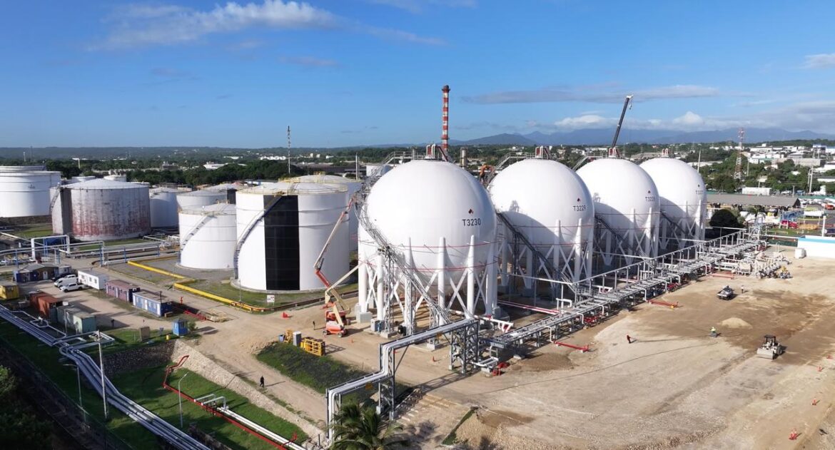 Refidomsa inaugura cuatro nuevas esferas de 240,000 barriles de GLP