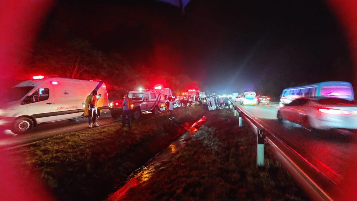 911 cordina accidente de tránsito en Autovía del Este, tramo San Pedro de Macorís