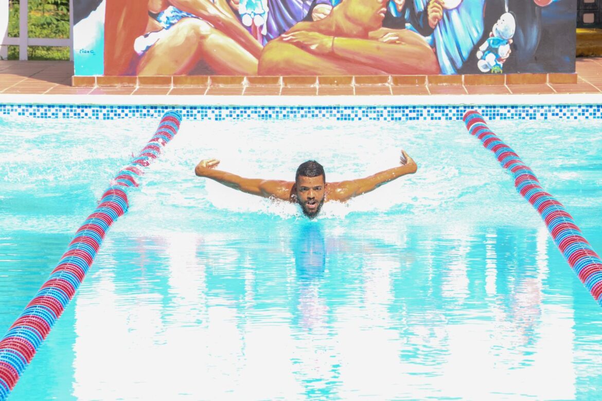 INEFI da inicio a curso de natación en el Albergue Olímpico