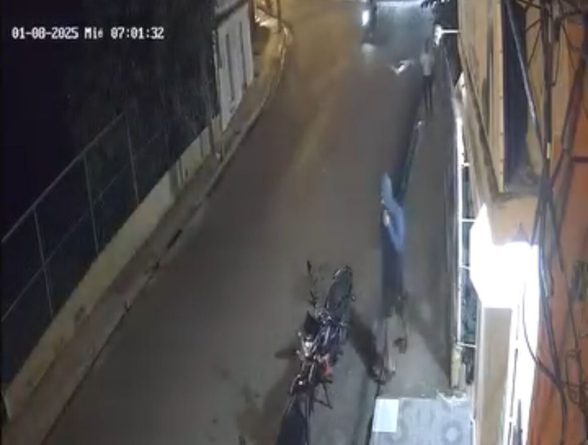 Intento de robo de motocicleta en Yamasá es frustrado y queda captado en cámaras de seguridad