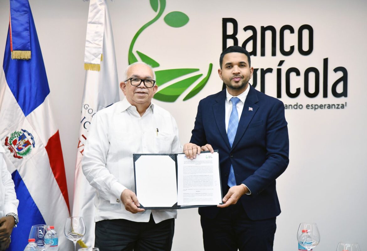 Bagrícola y Ministerio de la Juventud anuncian RD$40 millones en becas para campesinos jóvenes