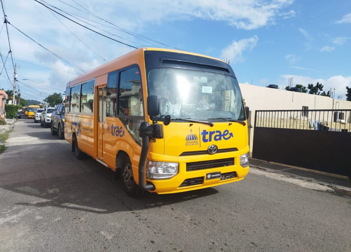 Ministerio de Educación declara desierta licitación de autobuses del Sistema de Transporte Escolar TRAE