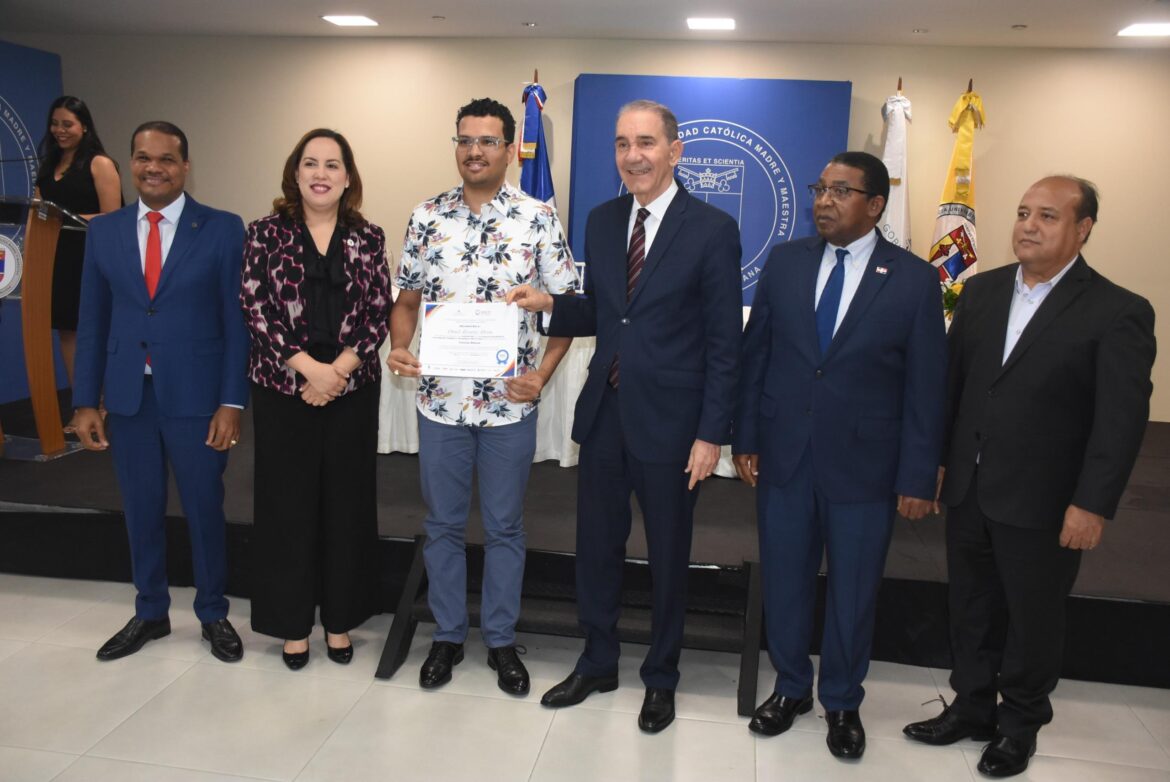 MESCyT entrega premios a ganadores del IX Congreso Estudiantil de Investigación Científica y Tecnológica