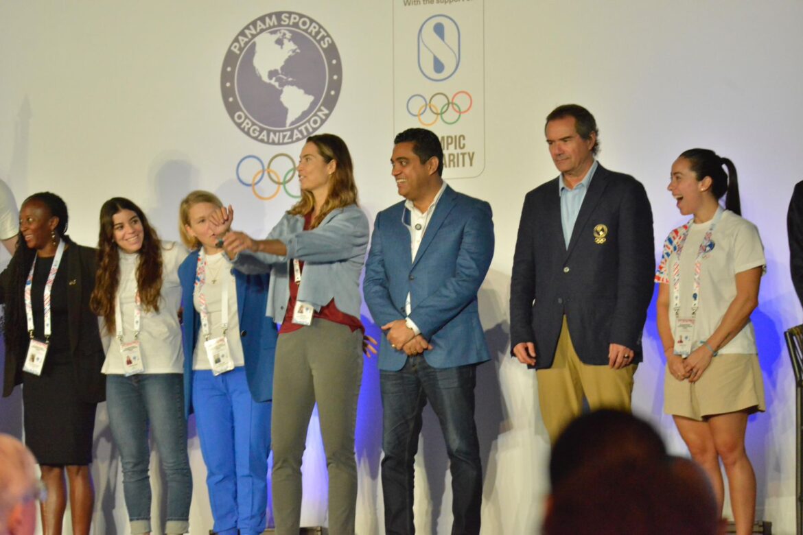 Ministro Kelvin Cruz saluda III Foro de Atletas organiza Panam Sports
