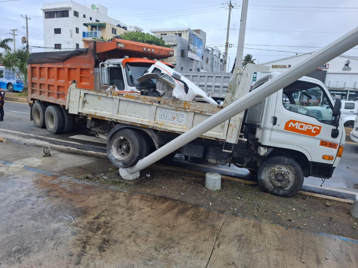 MOPC informa que los colaboradores accidentados este viernes se encuentran fuera de peligro