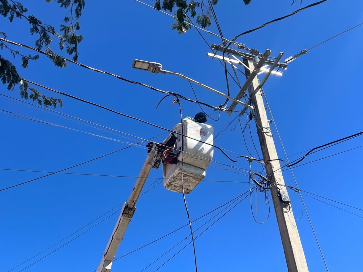 Edesur capta nuevos clientes, instala 32 transformadores y más de 6,000 metros de cables en Peravia