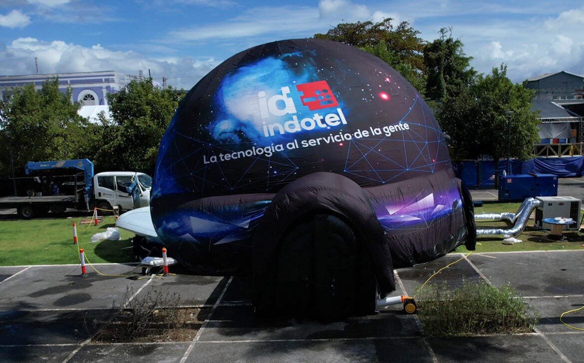 INDOTEL lleva Domo Interactivo a carnaval de La Vega para ofrecer experiencia a visitantes