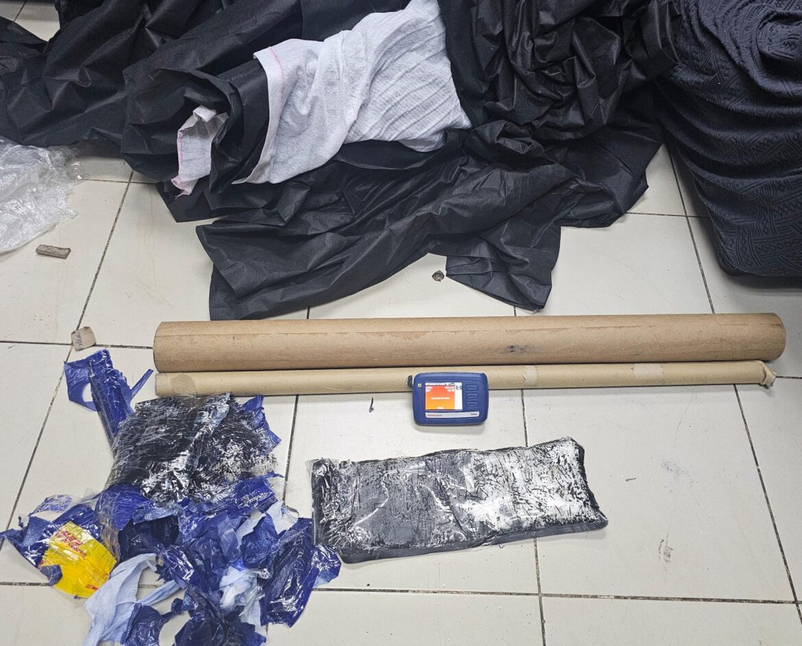 Ocupan rollos de telas de cocaína camuflada en su interior; serían enviados a Australia